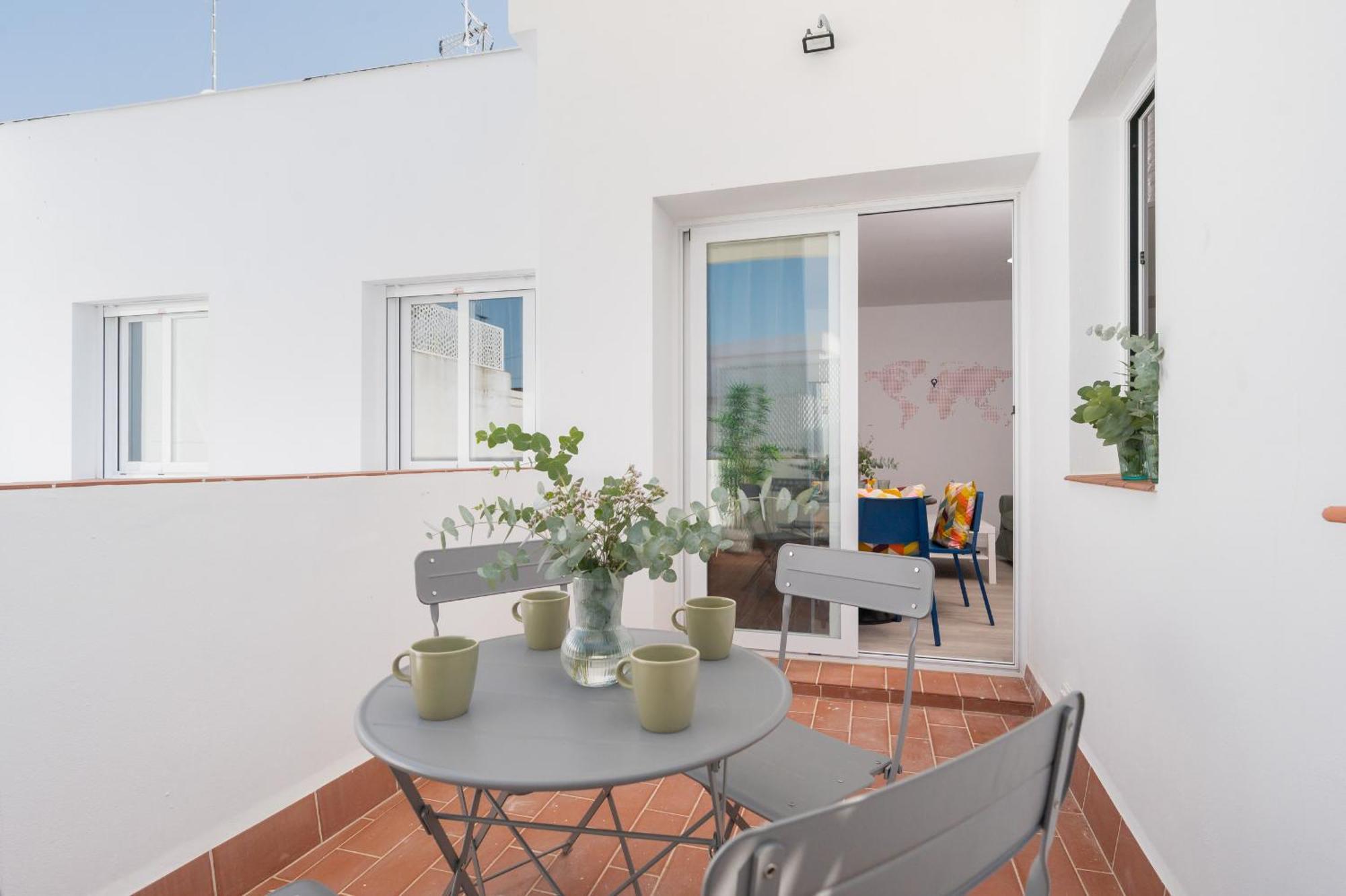 Anfitrion Triana 4 *
